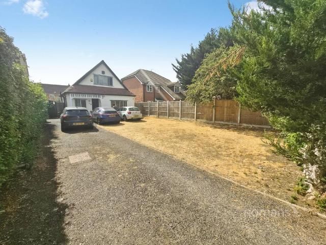 Bungalow for rent in Slough
