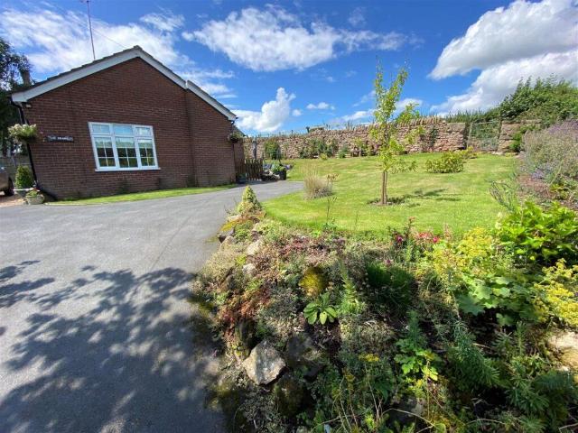 Bungalow for rent in Outwoods, Baswich