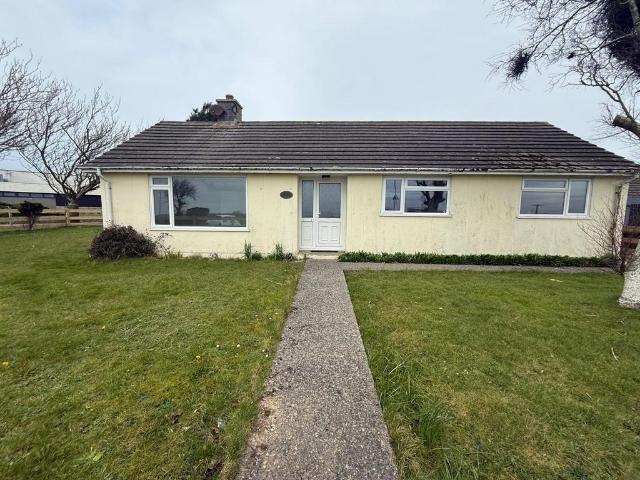 Bungalow for rent in Llanfaelog, Wales