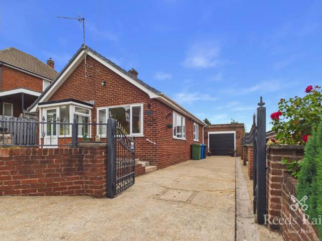 Bungalow for rent in Loundsley Green, East Midlands
