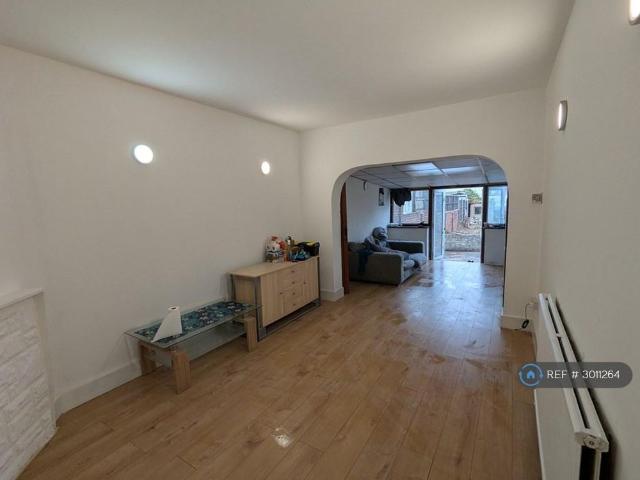 House for rent in South Hornchurch, Greater London