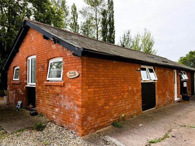 Bungalow for rent in Willand, Newton St Cyres