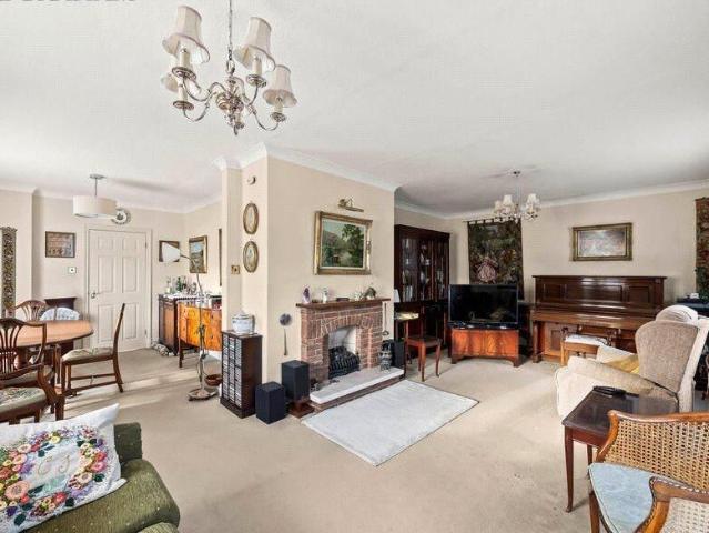 House for rent in Woodcote Green, Greater London