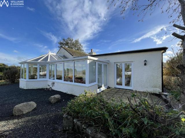 Bungalow for rent in Dulas, Wales