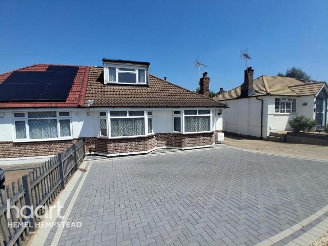 Bungalow for rent in Watford Rural, Batchworth
