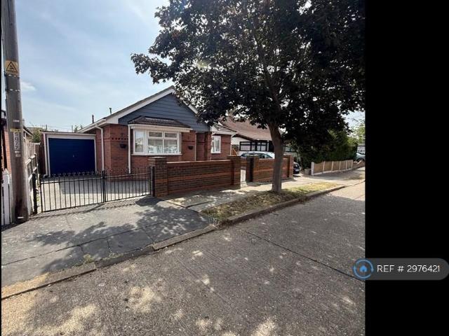 Bungalow for rent in Canvey Island