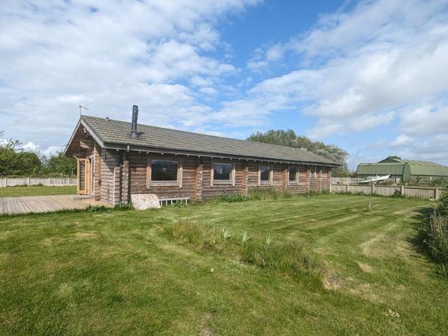 Bungalow for rent in Ince Blundell, Isle Of Man