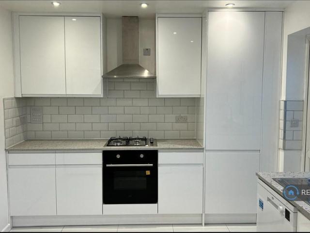 Bungalow for rent in St Marks, Maidenhead