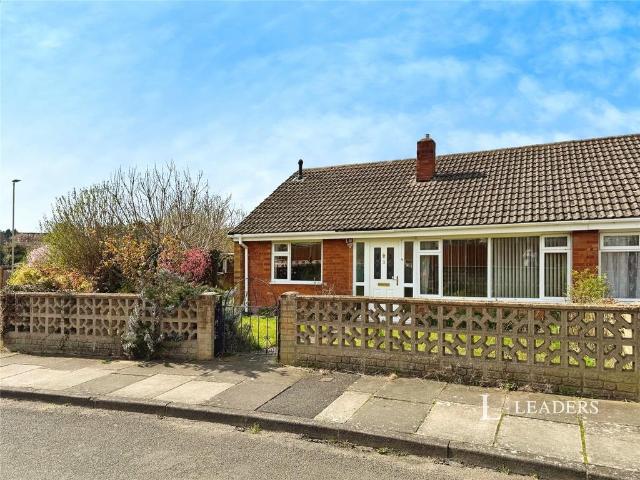 Bungalow for rent in Golden Valley, Gloucestershire