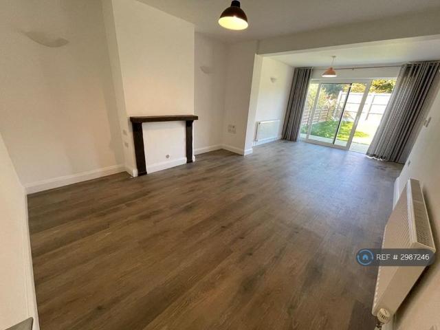 House for rent in Pilgrims' Hatch, Navestock Side
