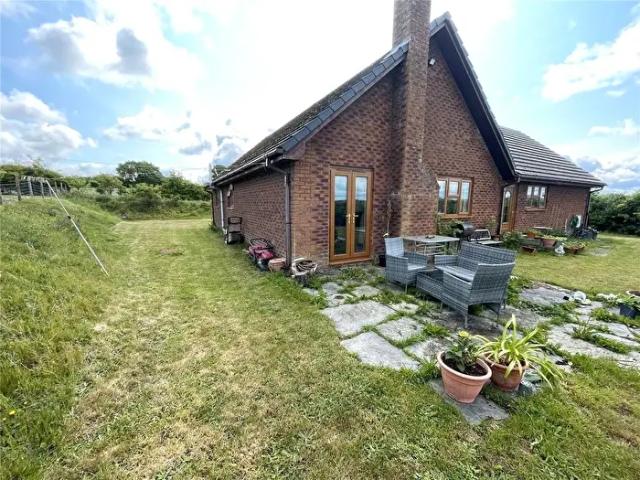 Apartment for rent in Llanbadarn Fawr, Penybont