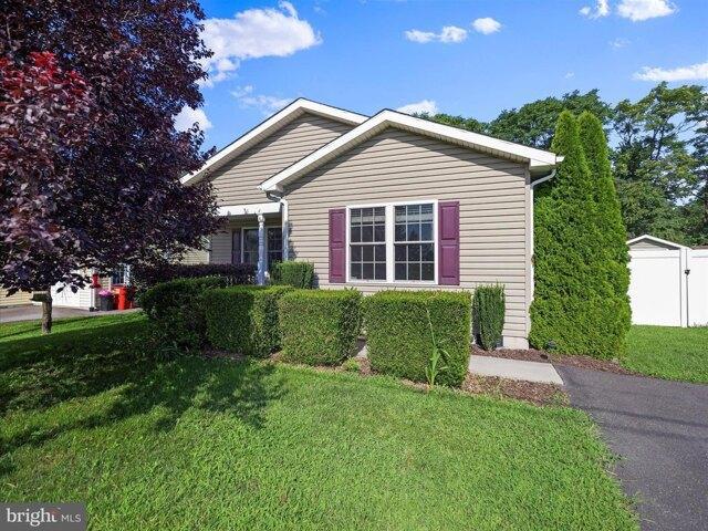 House for sale in Bunker Hill, West Virginia