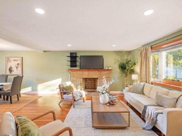 House for sale in Burlington, Middlesex County