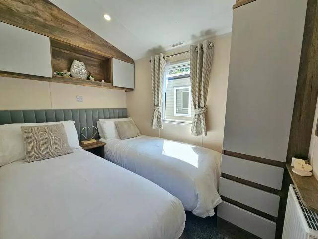 Park Home for sale in Cwm-y-glo, Wales