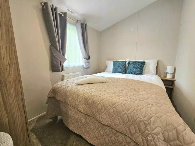 Park Home for sale in Llanrug, Cwm-y-glo