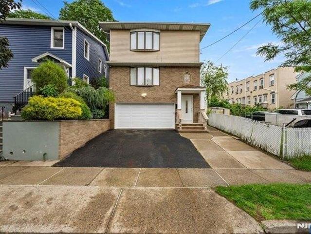 House for sale in Carlstadt House for sale in Carlstadt