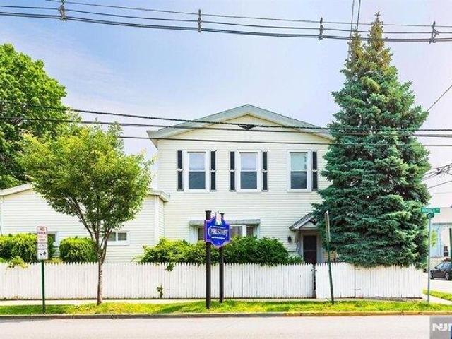 House for sale in Carlstadt House for sale in Carlstadt