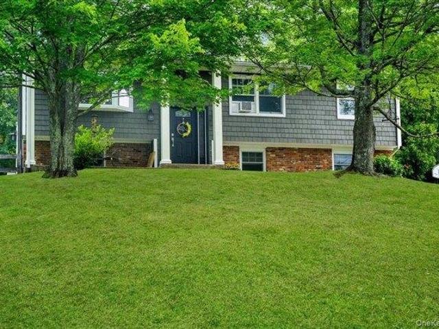 House for sale in Baldwin Place, New York