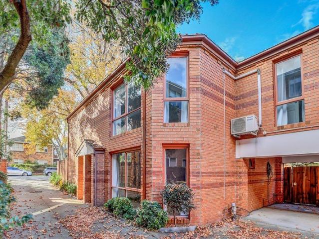 Townhouse for rent in St Kilda East, Melbourne