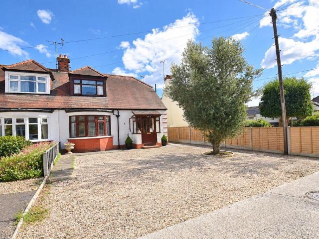 House for sale in Stroud Green, Barling