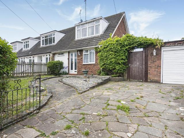 House for sale in Lambourne, Epping