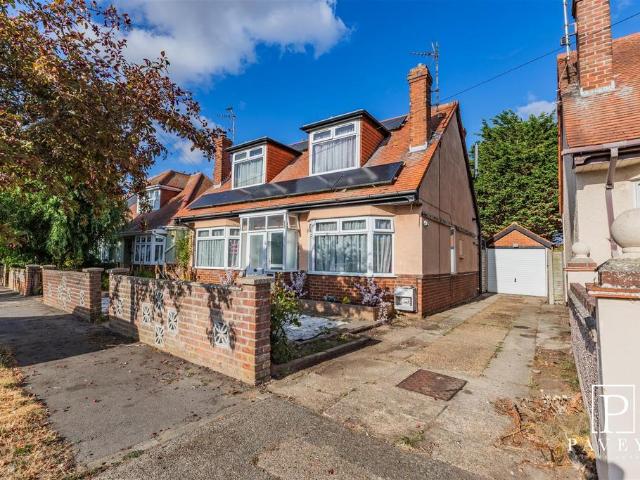House for sale in Holland-on-Sea, Dale Hill