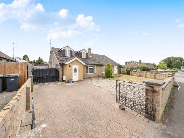House for sale in Warden Hill, Luton