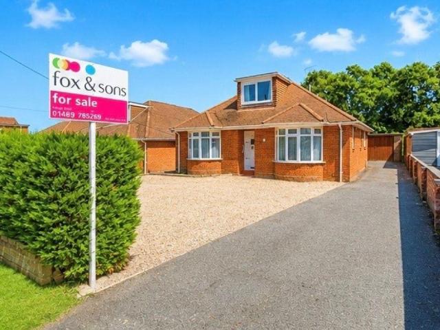 House for sale in Hedge End, Helford