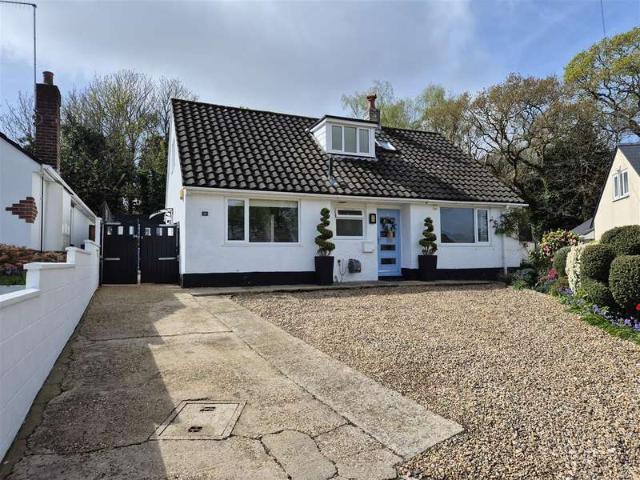 Cottage for sale in Foxholes, Poole