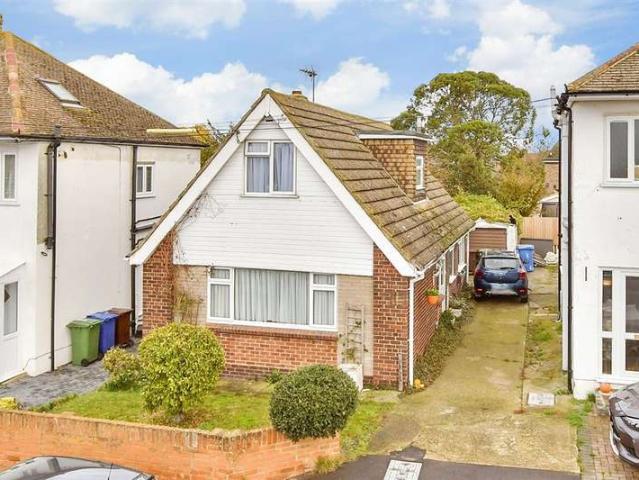 Cottage for sale in West Minster, Swale