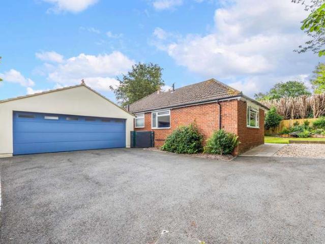 Cottage for sale in Hillview, Surrey
