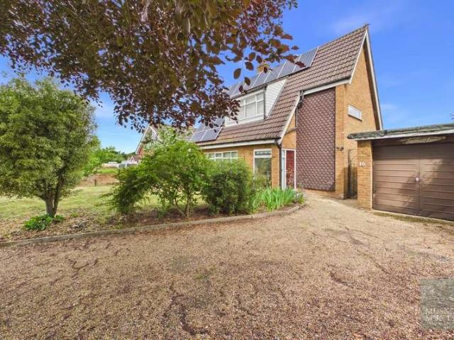 Cottage for sale in Gillingham, Burgh St Peter