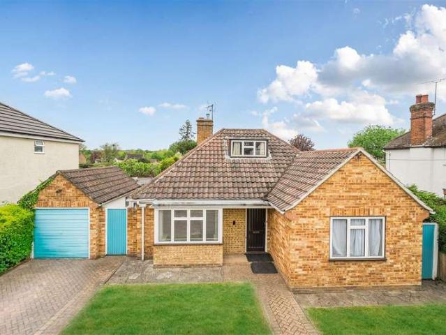 Cottage for sale in Emmbrook, Wokingham