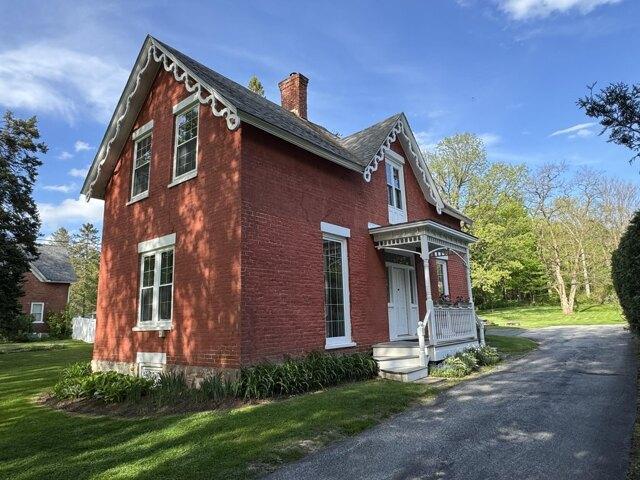 House for sale in Champlain