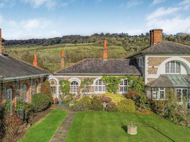 House for sale in Pachesham Park, Surrey
