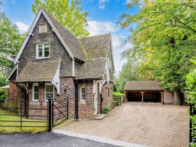 House for sale in The Butts, Kent