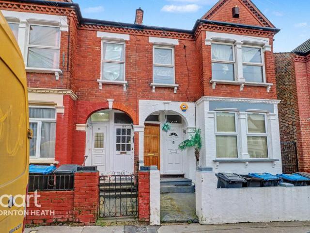 Flat for sale in London Borough of Croydon, Thornton Heath