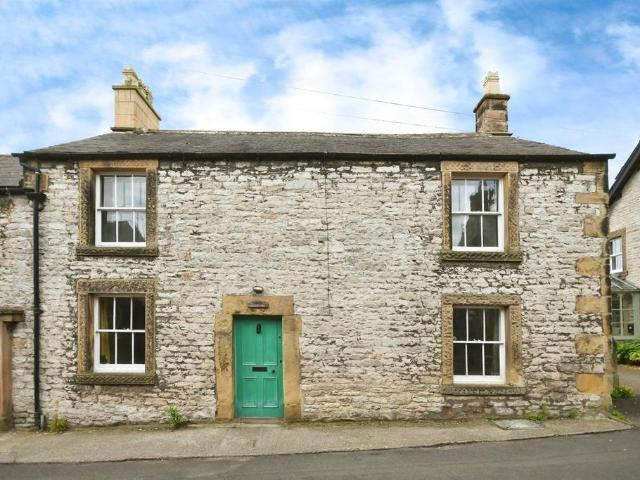 House for sale in Froggatt, East Midlands