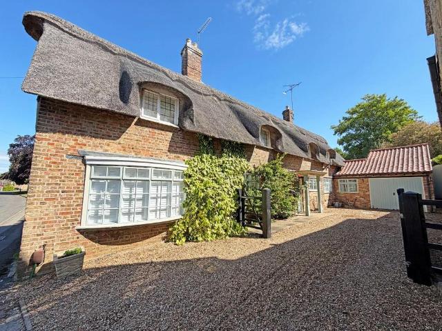 House for sale in Ortongate Centre, Peterborough