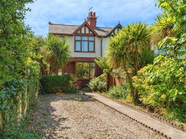 House for sale in Rossmore, Cheshire