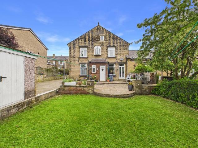 House for sale in Milnsbridge, West Yorkshire