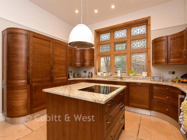 House for sale in Hillview, Surrey