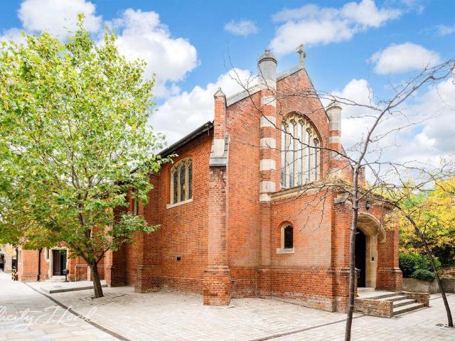 House for sale in The Academy, Greater London