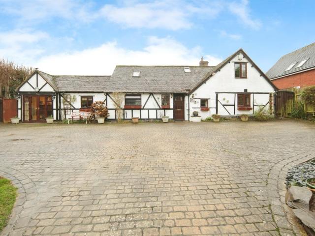House for sale in Westwood Heath, West Midlands