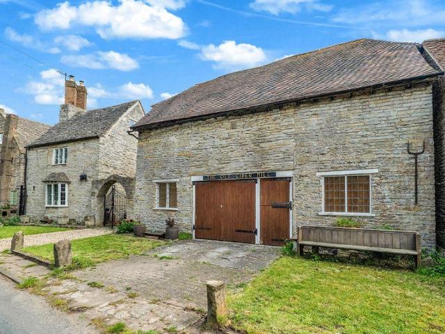 House for sale in Crookhill, Worcestershire