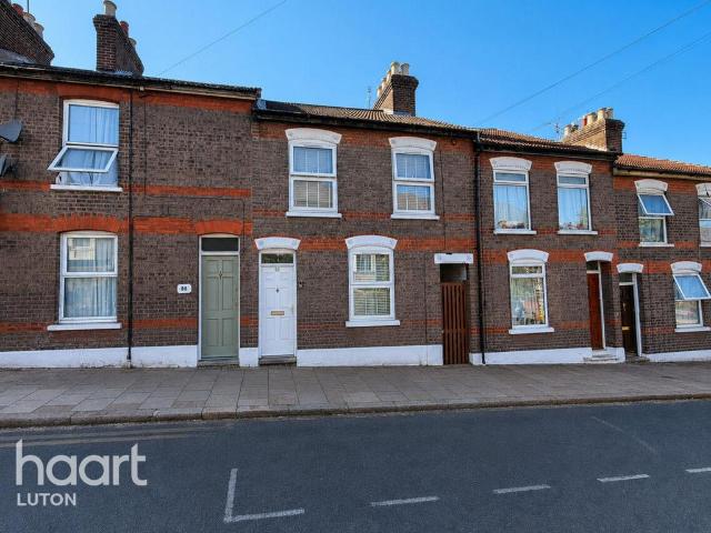 House for sale in Spring Park, Luton