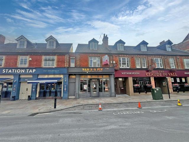 House for sale in Heol-las, Surrey