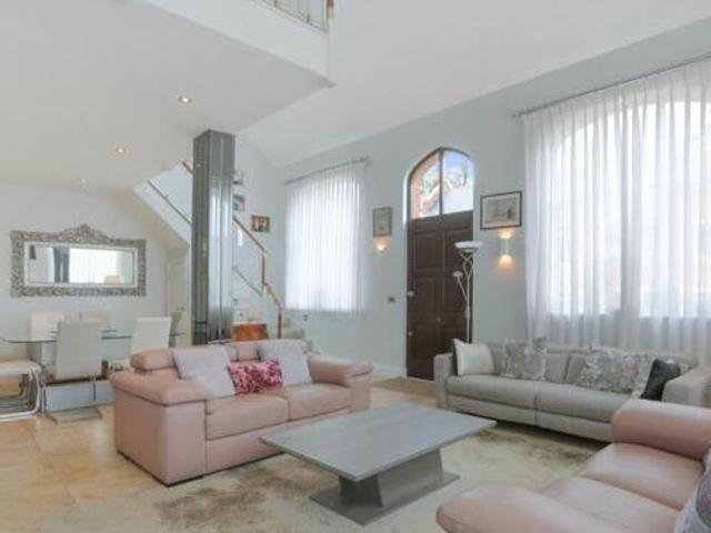 House for sale in Bushey, Hertsmere