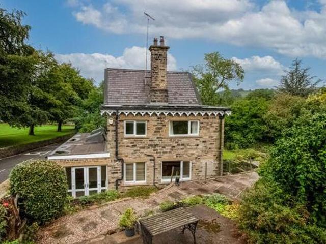 House for sale in Holmfirth, Kirklees