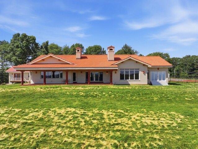 House for sale in Charlton, Massachusetts